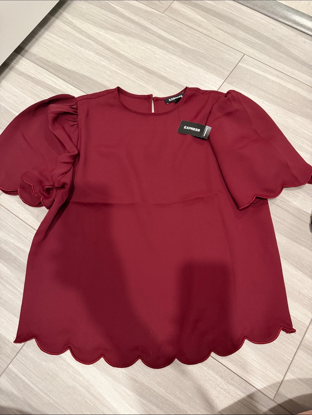 Express Women's Scallop-Hem Puff Sleeve Blouse - Wine